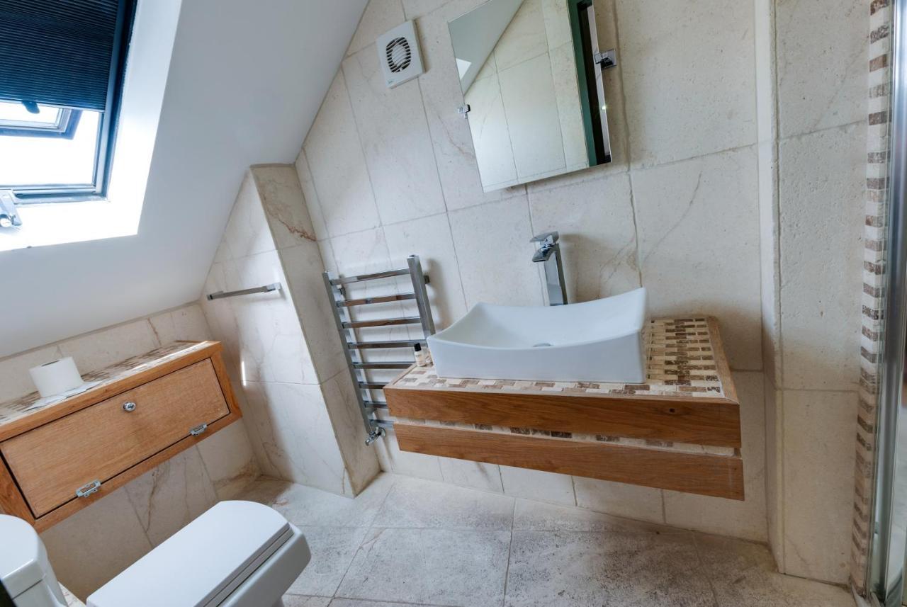 Base Serviced - Sir Thomas Street Apartment