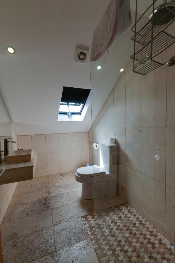 Base Serviced - Sir Thomas Street Apartment