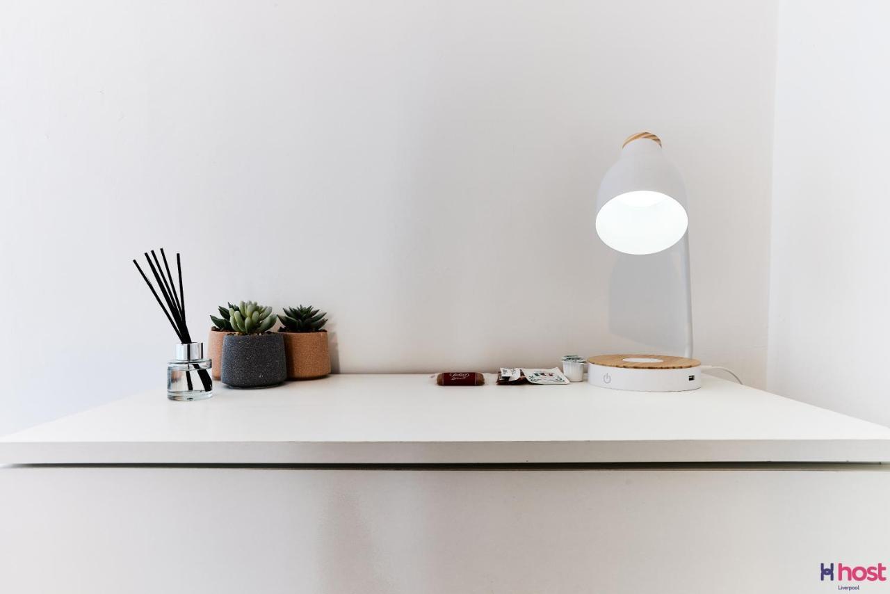 Host - In Spacious Coliving And Coworking With Garden Homestay Liverpool