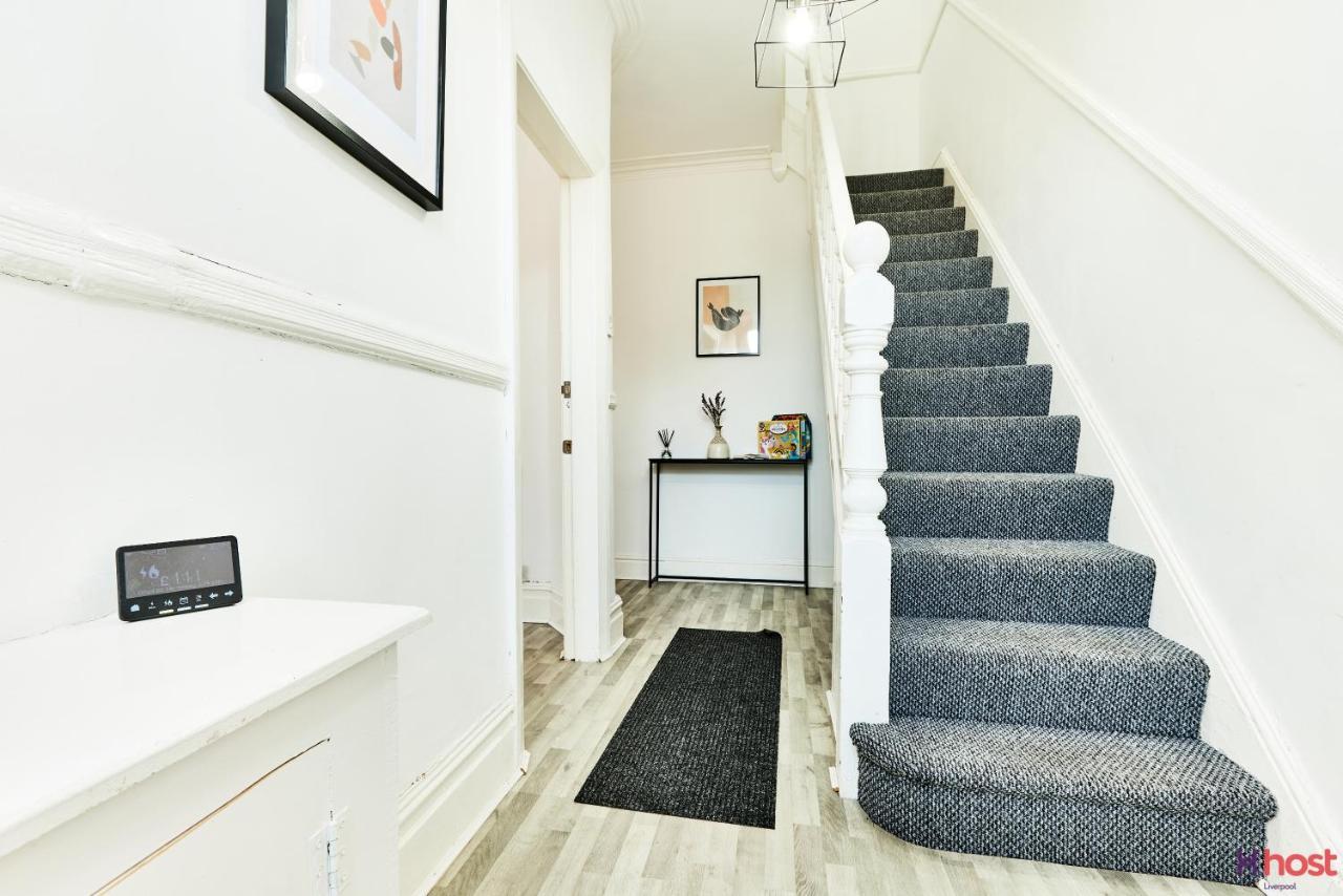 Host - In Spacious Coliving And Coworking With Garden Homestay Liverpool