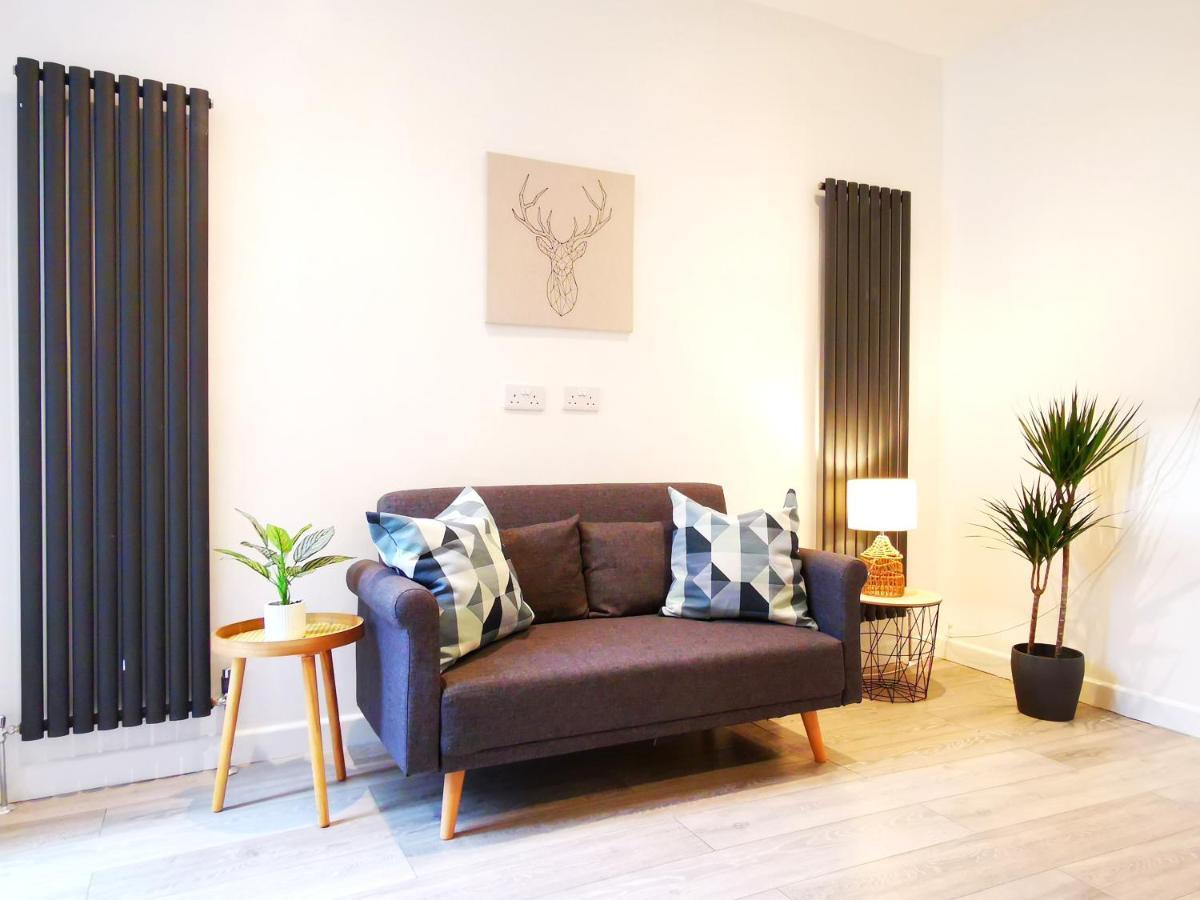 Spacious Townhouse 5 Mins To Centre With Free Parking *