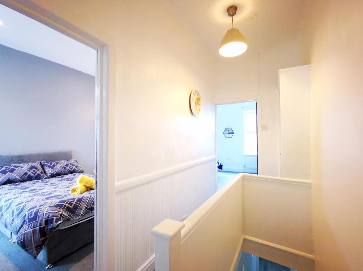 Spacious Townhouse 5 Mins To Centre With Free Parking