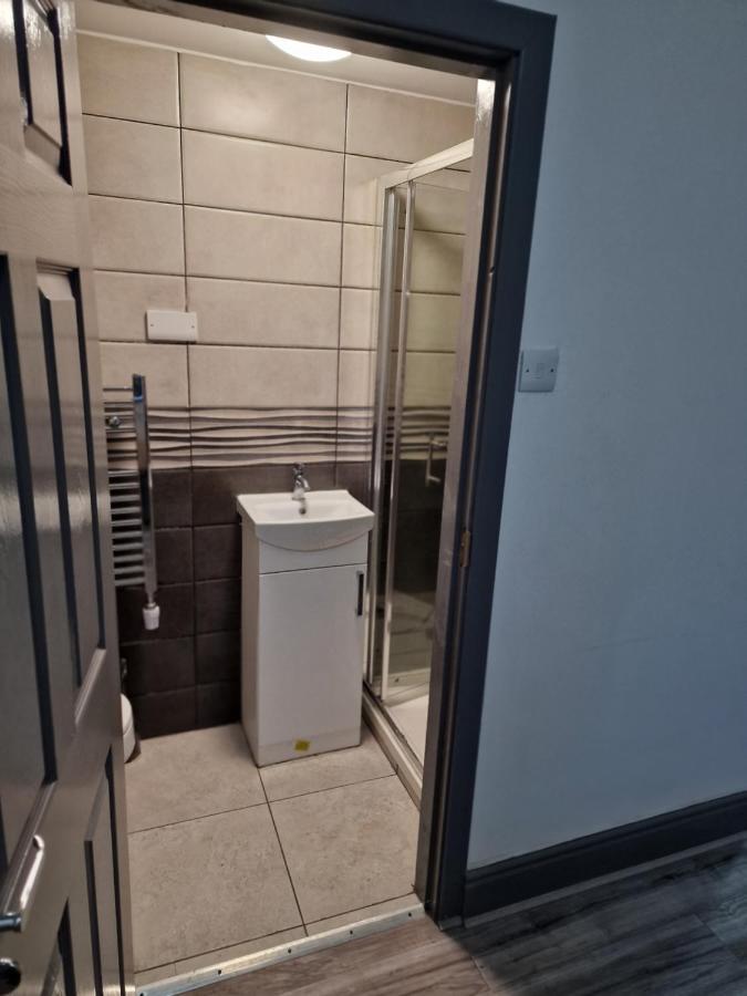 Modern Double Ensuite Close To Centre And Lfc *