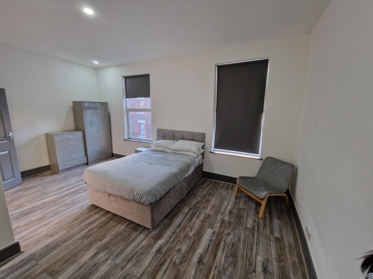 Homestay Modern Double Ensuite Close To Centre And Lfc *