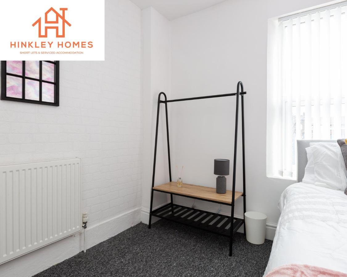 Hinkley Homes: Newly Renovated 4-bed With Free Parking Holiday home *