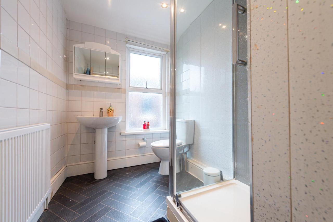 Chestnut Heritage,- Large & Cheerful 5 Bedroom House With Free Parking Holiday home