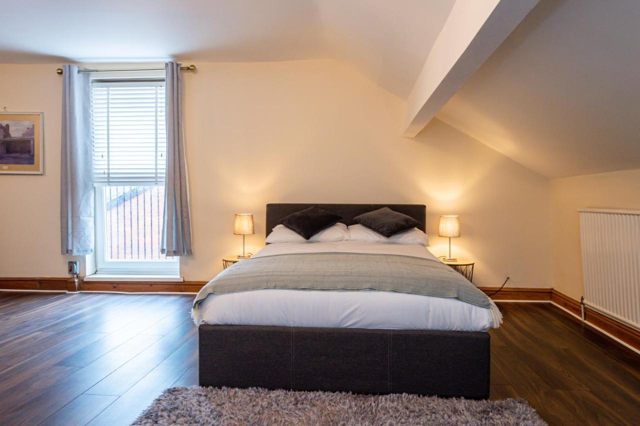 Chestnut Heritage,- Large & Cheerful 5 Bedroom House With Free Parking Holiday home