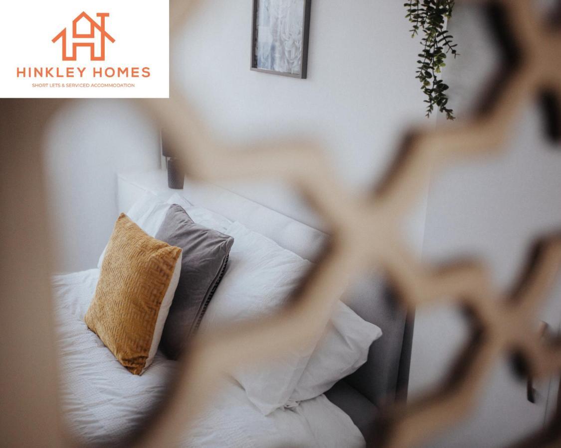 Holiday home Hinkley Homes: Newly Renovated 4-bed With Free Parking *