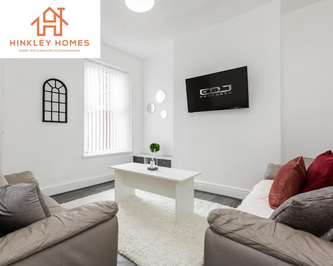 Holiday home Hinkley Homes: Newly Renovated 4-bed With Free Parking Liverpool