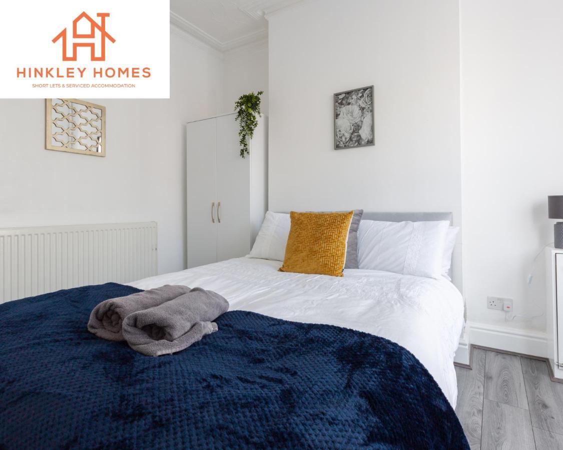 Hinkley Homes: Newly Renovated 4-bed With Free Parking Holiday home Liverpool