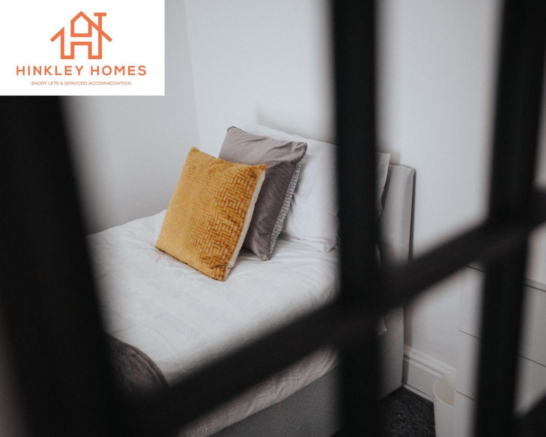 Hinkley Homes: Newly Renovated 4-bed With Free Parking *