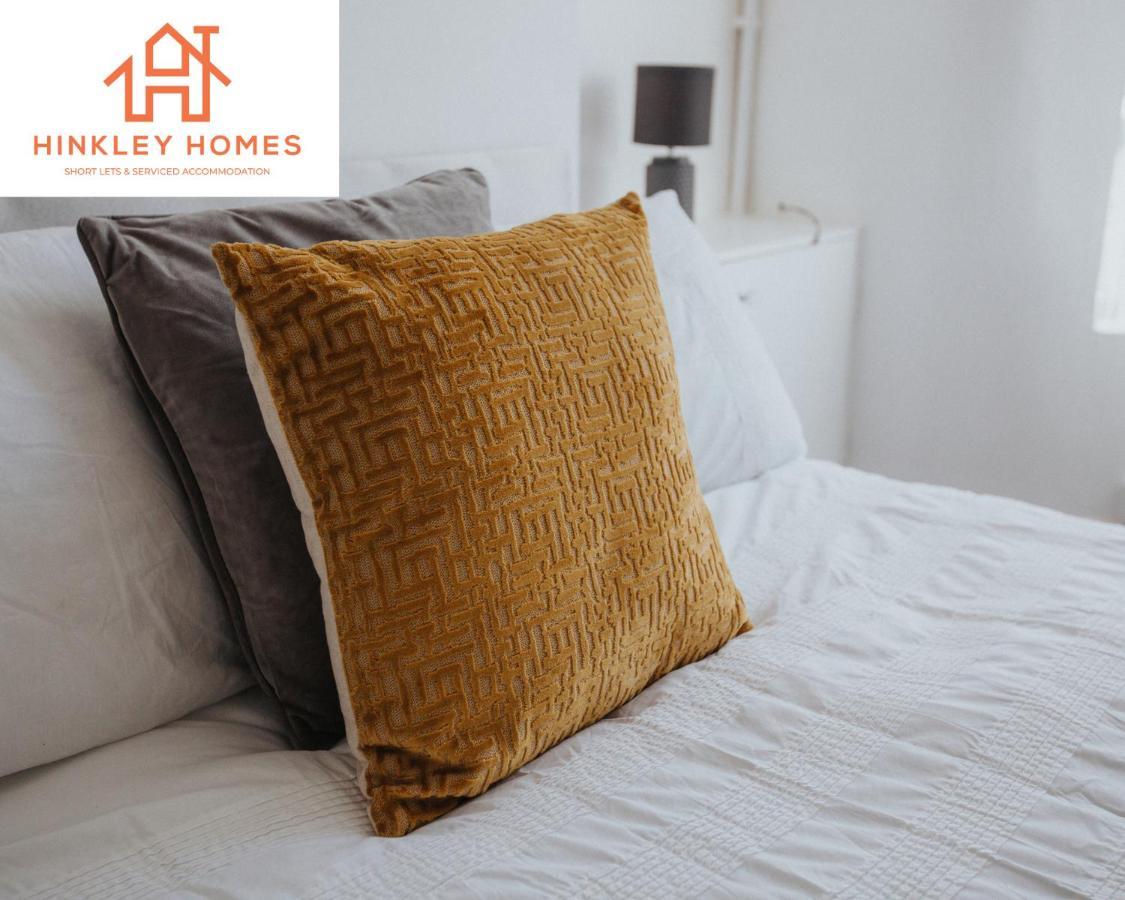 Hinkley Homes: Newly Renovated 4-bed With Free Parking Holiday home *