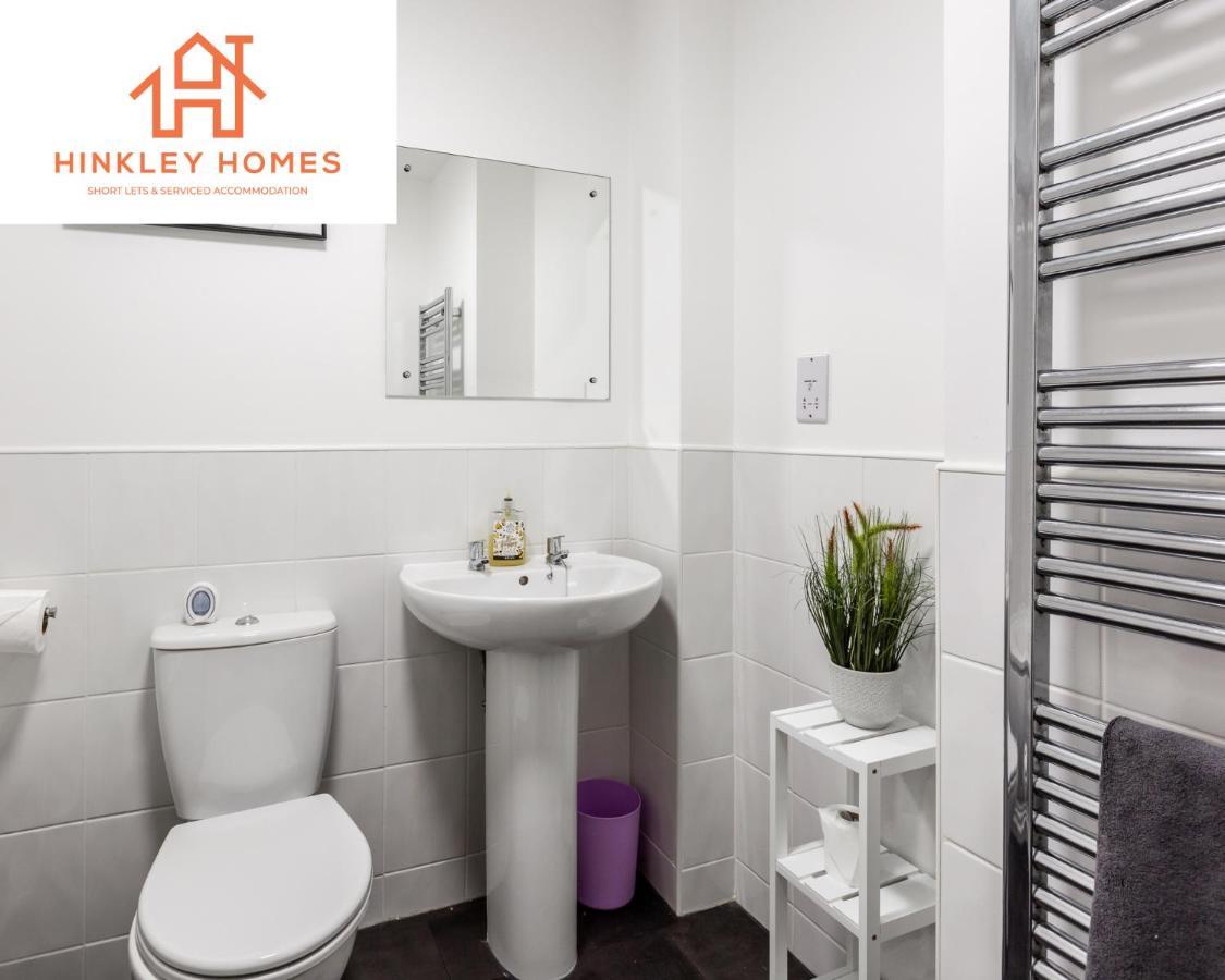 Apartment 5 Beds - Free Gated Parking - Centre - By Hinkley Homes Short Lets & Serviced *