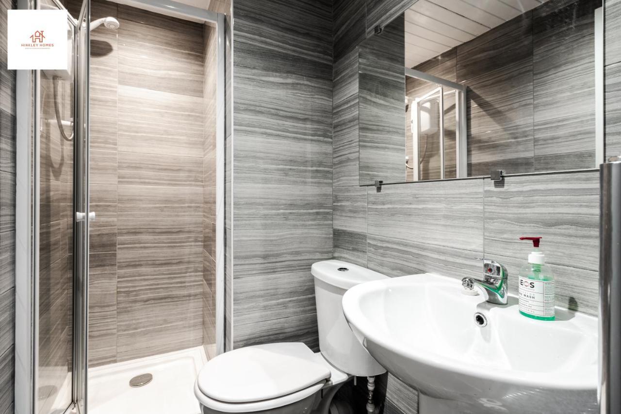 Supersized House 6 Beds Sleeps 14 W Garden & Carpark By Hinkley Homes Short Lets & Serviced Liverpool
