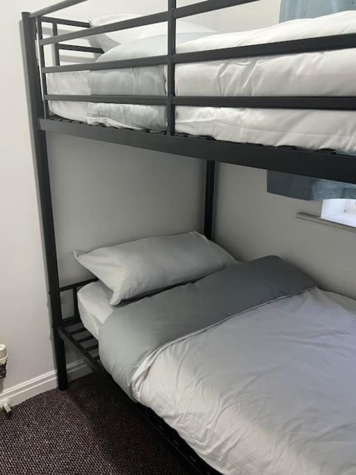 Modern With Free Parking,near To Center Liverpool