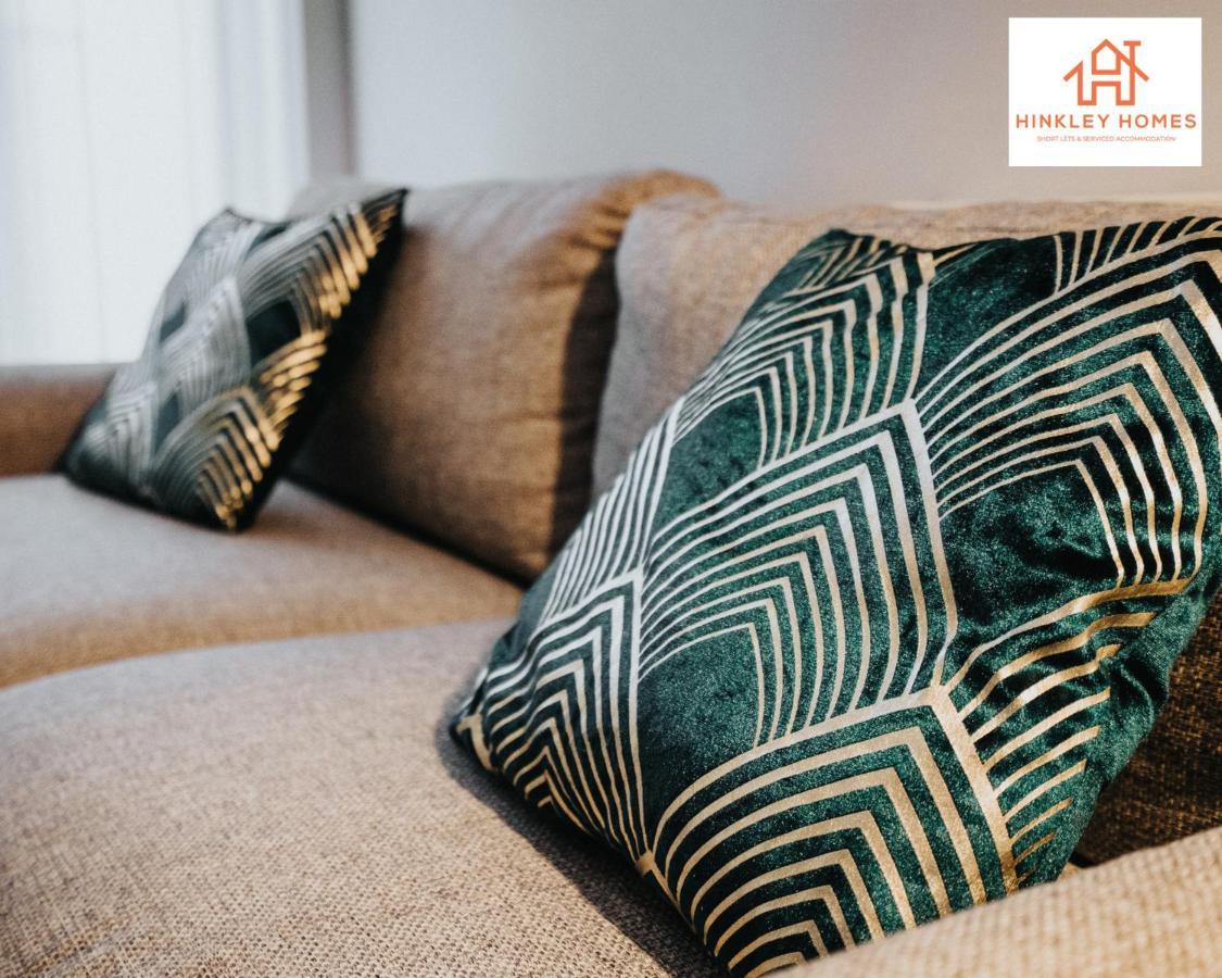 Apartment Supersized House 6 Beds Sleeps 14 W Garden & Carpark By Hinkley Homes Short Lets & Serviced *