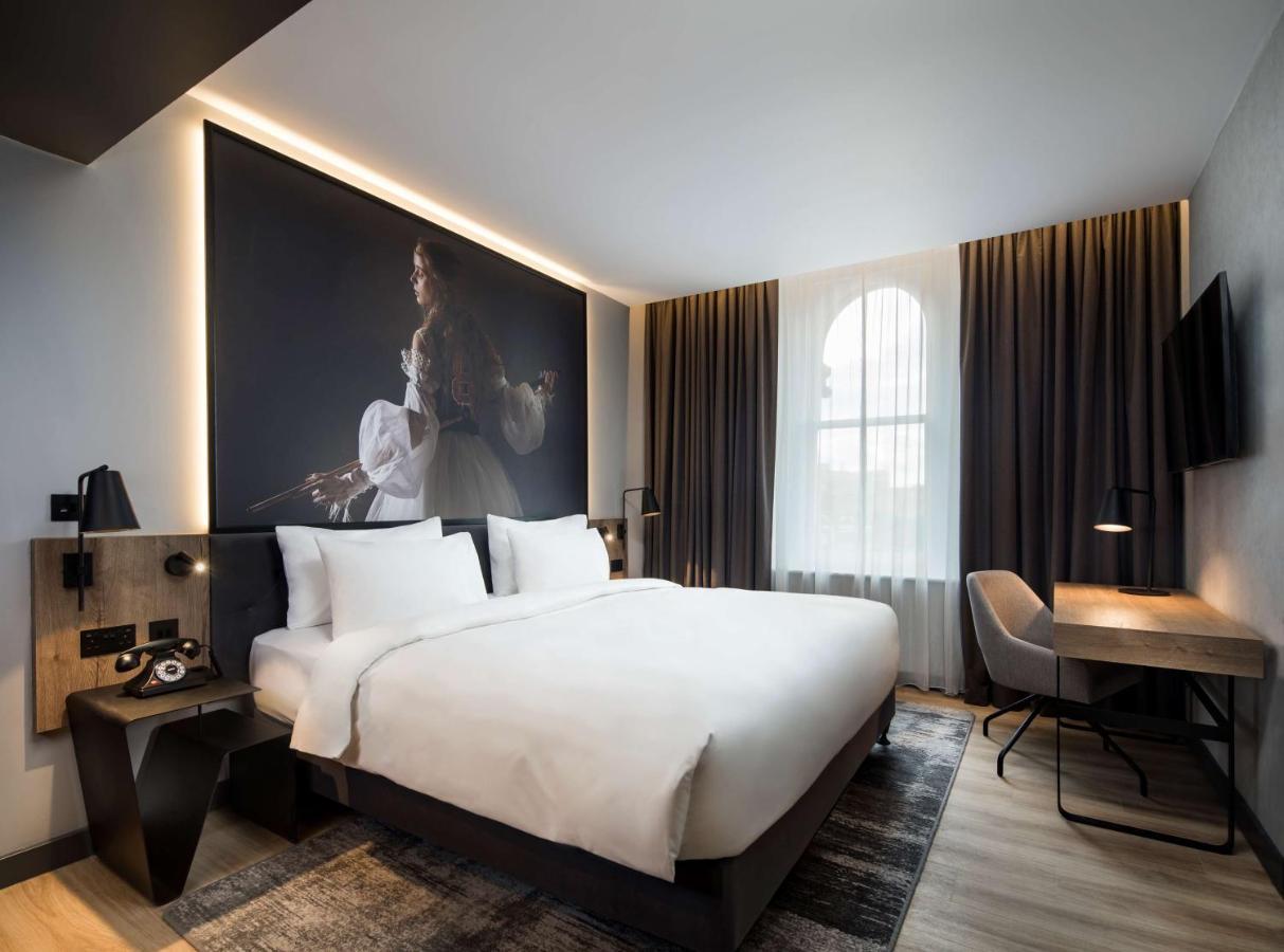 Radisson Red Hotel, 4*