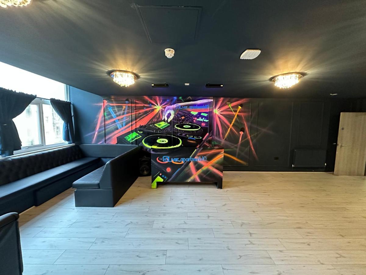 Unique Centre Dj - Sleeps 20 Apartment