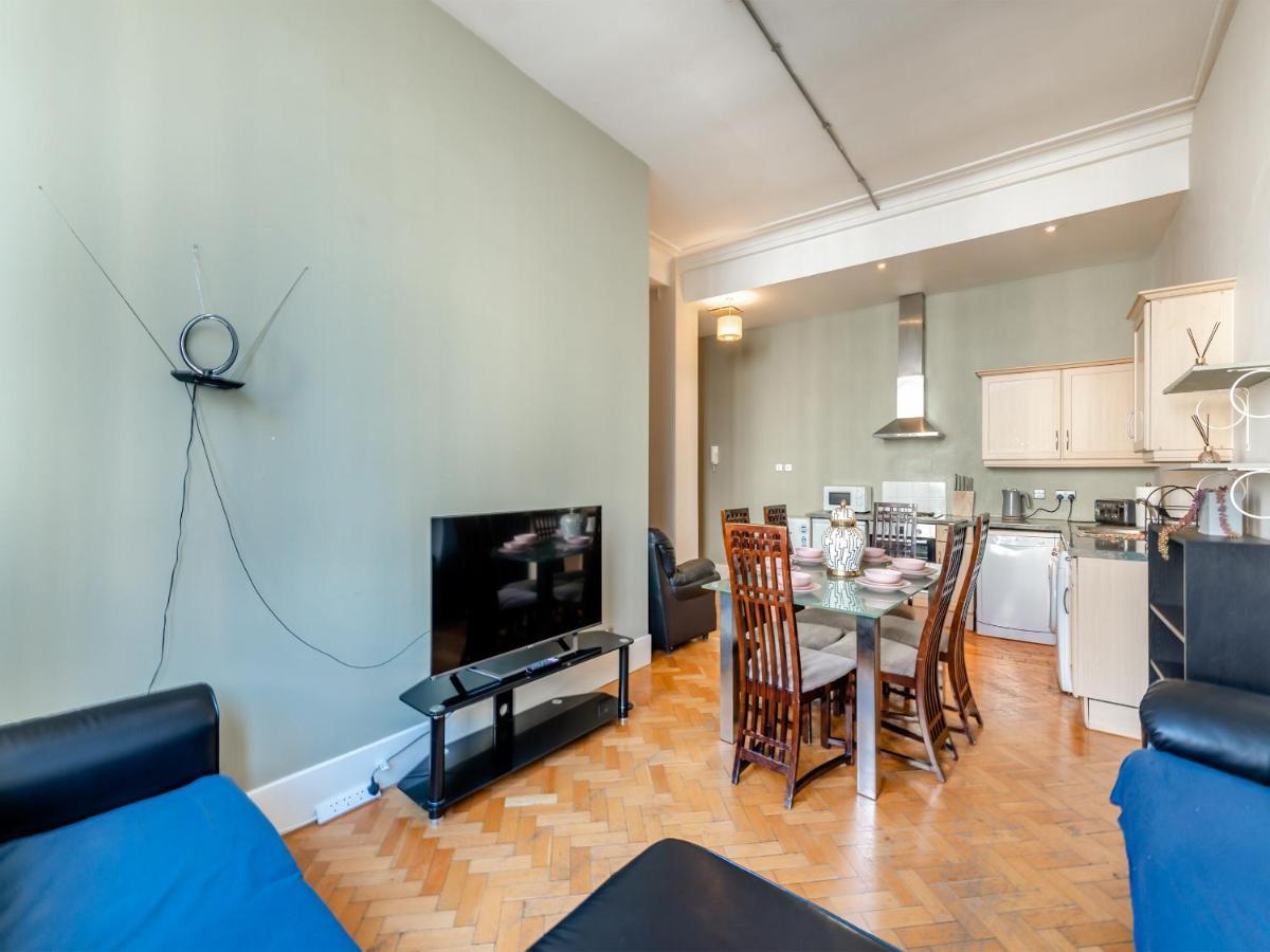 Nizwa Holiday home Liverpool