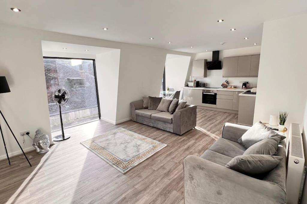 Top Floor Gem In City Centre Apartment Liverpool