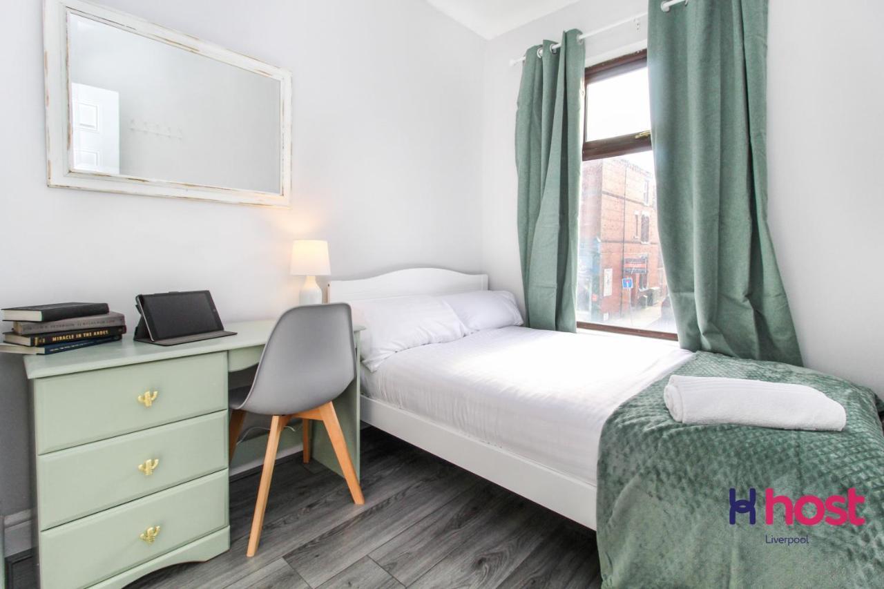 Host - Spacious Family Pets Welcome Holiday home Liverpool