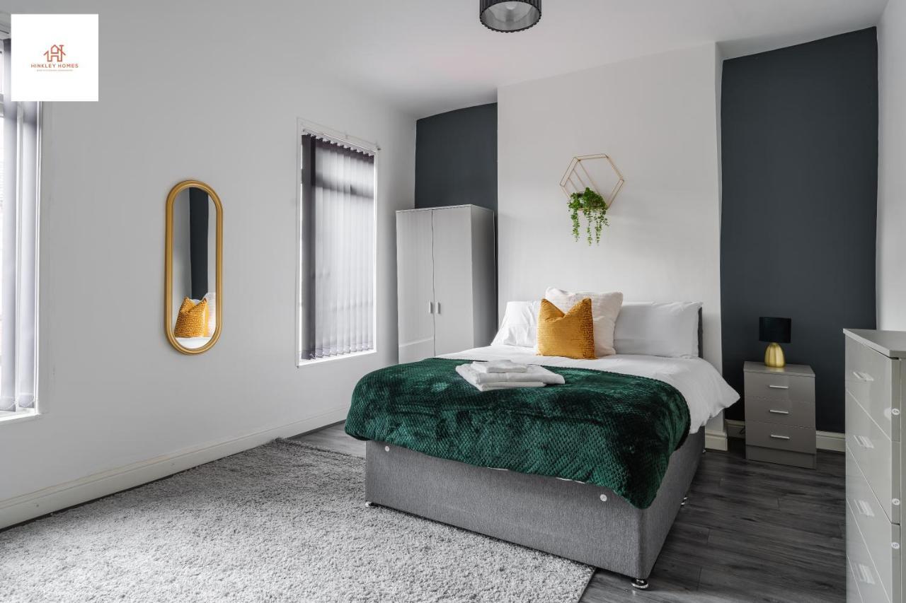 Immaculate 4 Bed In By Hinkley Homes Short Lets & Serviced Apartment