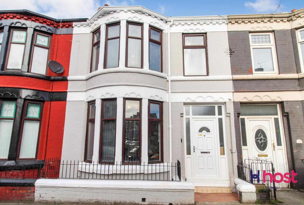 Host - Spacious Family Pets Welcome Holiday home Liverpool