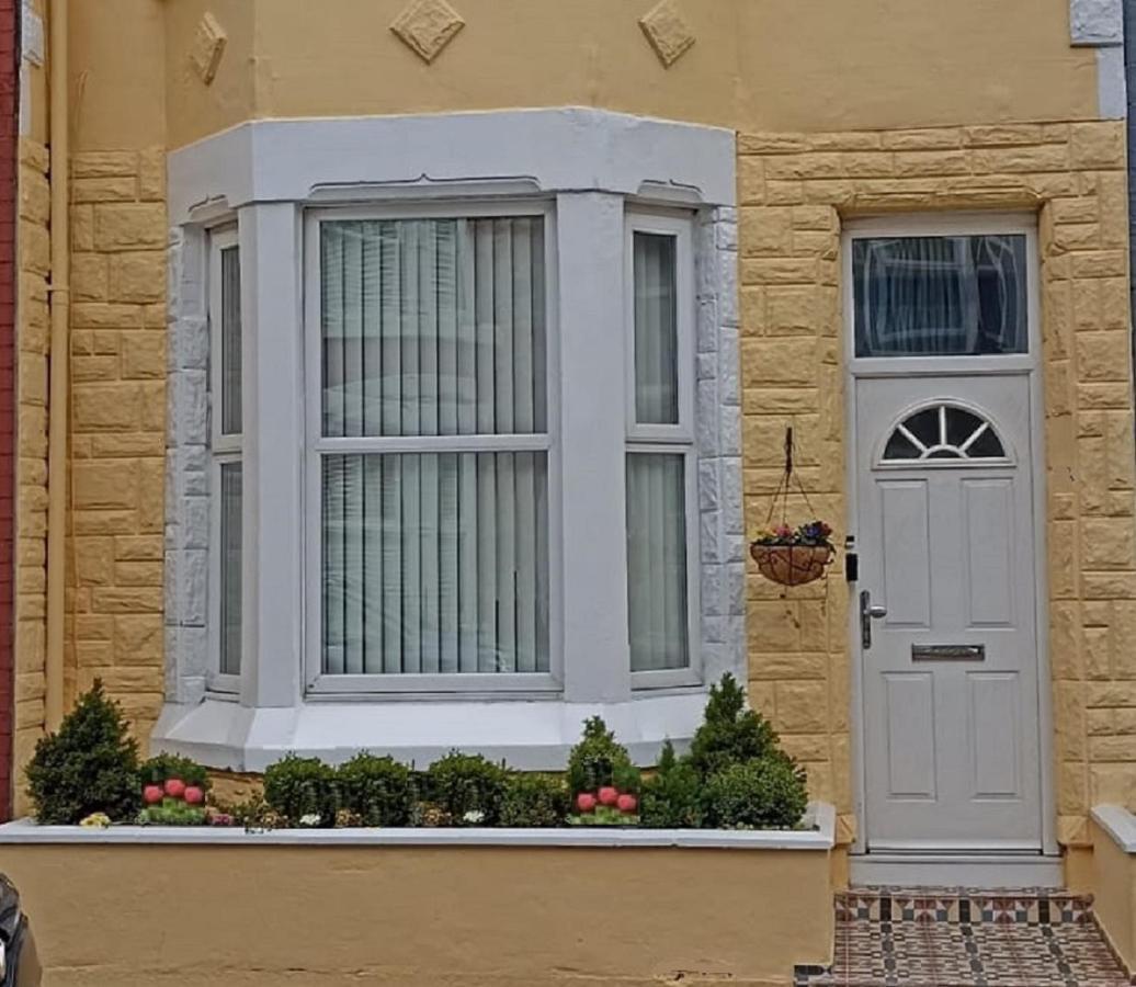 From Near Lfc, Efc & Train Station Apartment Liverpool