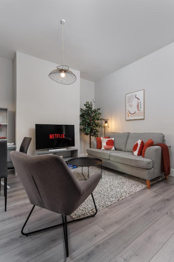 Host - Anfield Stadium Home, Cozy House For Family Holiday home *