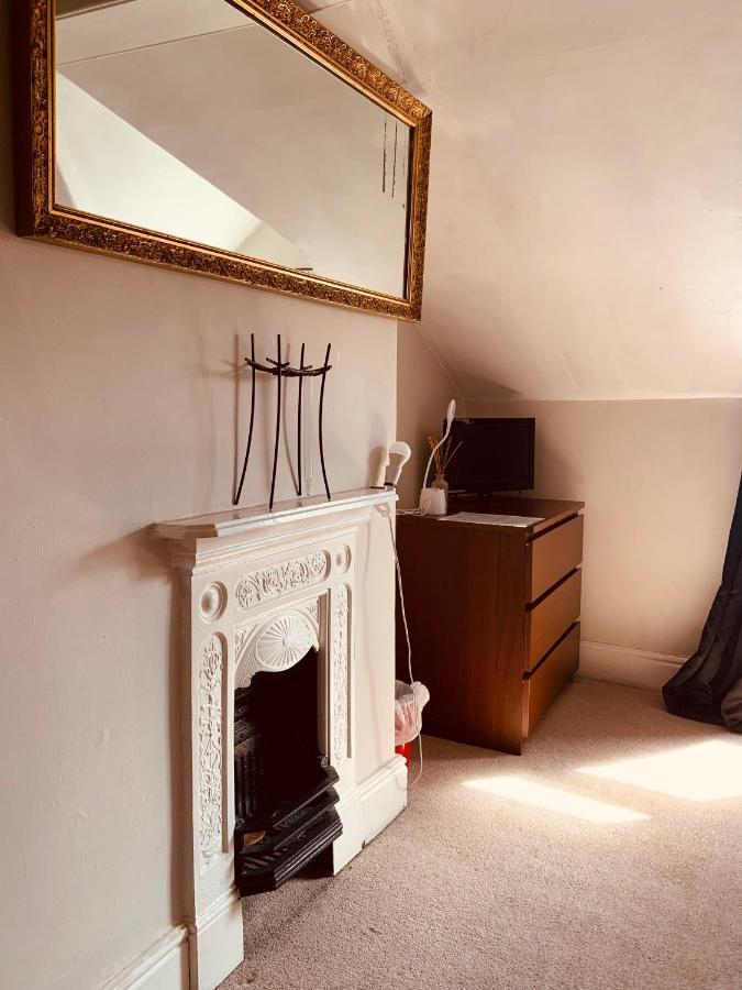 Carstairs House Homestay Liverpool