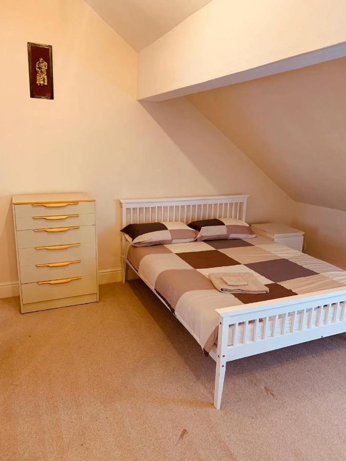 Homestay Carstairs House