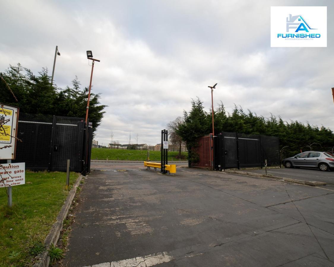 Apartment Contractor By Furnished - Free Parking Liverpool