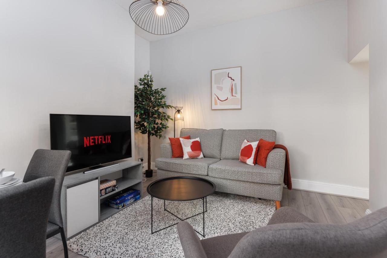 Holiday home Host - Anfield Stadium Home, Cozy House For Family
