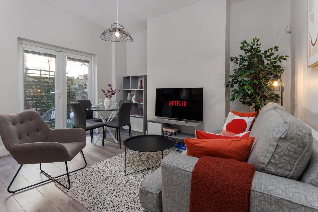 Holiday home Host - Anfield Stadium Home, Cozy House For Family Liverpool