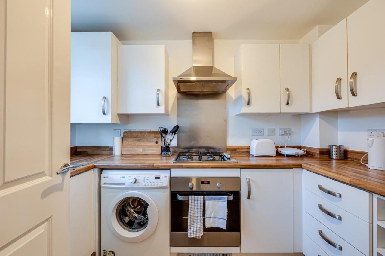 Apartment Perfect For Contractors And Long Term Stays - Private Parking For A Large Van, Split Into Single Beds And Liverpool