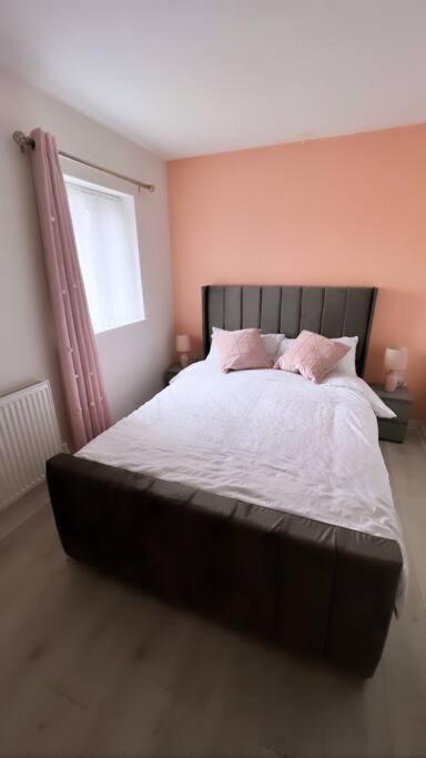 3 Stories, 5 Bedroom House In Prime Location With Balcony And Shared Garden * Liverpool