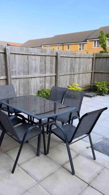Holiday home 3 Stories, 5 Bedroom House In Prime Location With Balcony And Shared Garden *