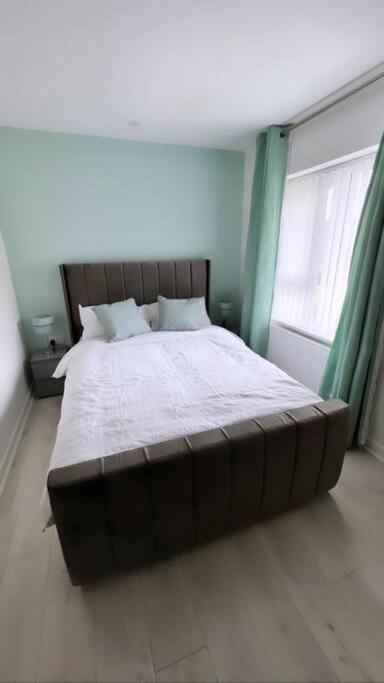 3 Stories, 5 Bedroom House In Prime Location With Balcony And Shared Garden * Liverpool