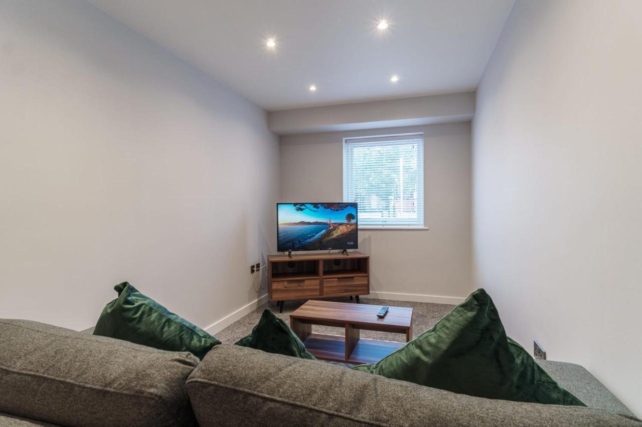 Contemporary 1 Bedroom In Apartment Liverpool