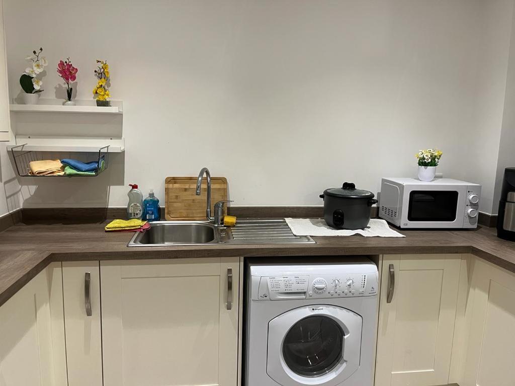 Enjoy An Ensuite In A Shared Close To Centre