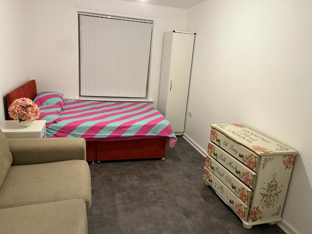 Homestay Enjoy An Ensuite In A Shared Close To Centre *