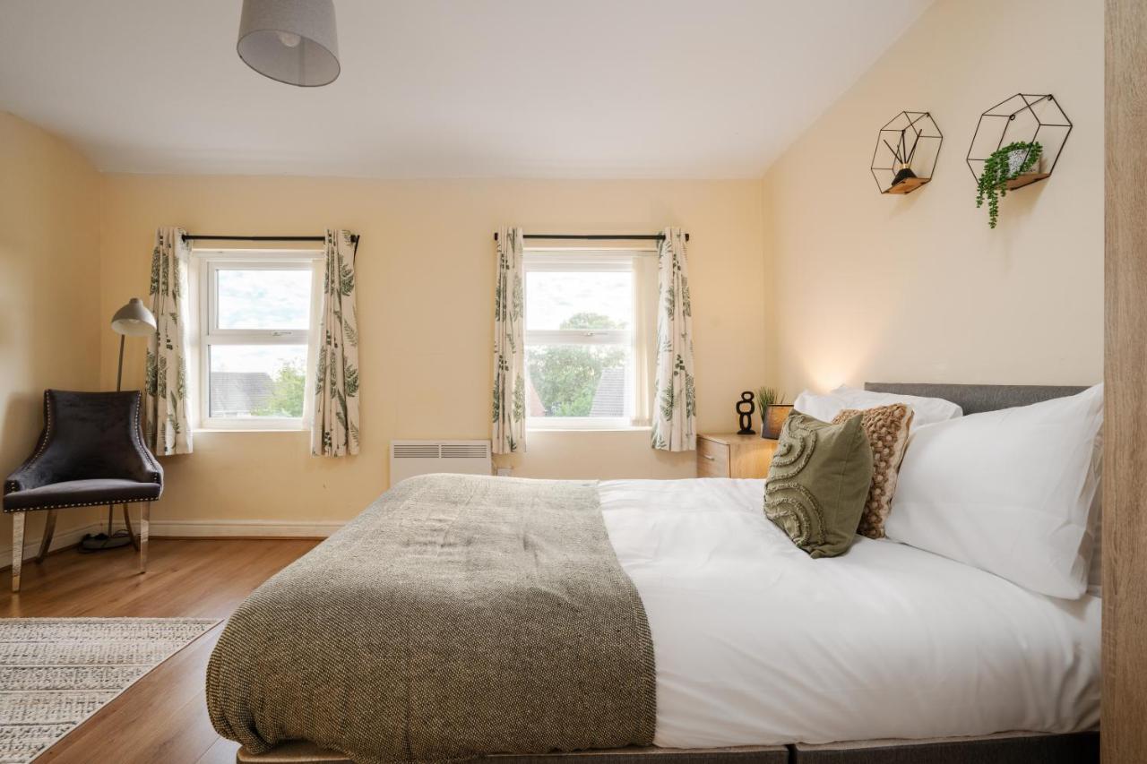 Apartment Huge 5bdrm Ensuite In Monthly Discounts Bu Hinkley Homes Short Lets & Serviced Accomodation *