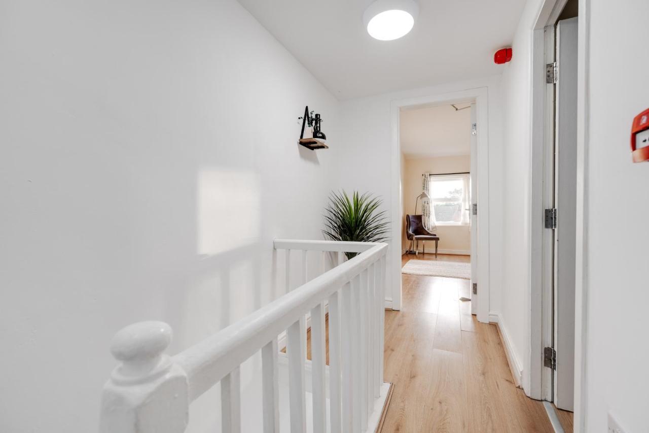 Huge 5bdrm Ensuite In Monthly Discounts Bu Hinkley Homes Short Lets & Serviced Accomodation Apartment *