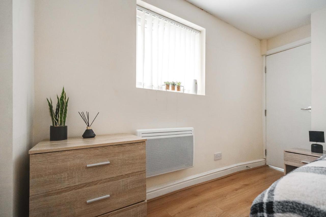 Huge 5bdrm Ensuite In Monthly Discounts Bu Hinkley Homes Short Lets & Serviced Accomodation * Liverpool