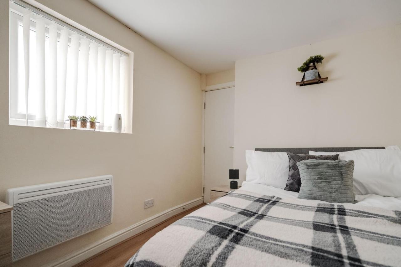 Apartment Huge 5bdrm Ensuite In Monthly Discounts Bu Hinkley Homes Short Lets & Serviced Accomodation *