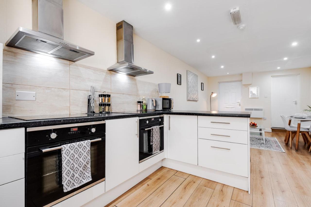 Huge 5bdrm Ensuite In Monthly Discounts Bu Hinkley Homes Short Lets & Serviced Accomodation