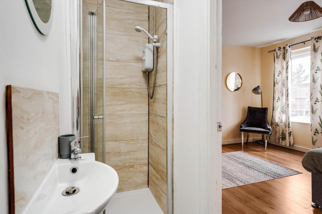 Huge 5bdrm Ensuite In Monthly Discounts Bu Hinkley Homes Short Lets & Serviced Accomodation Liverpool