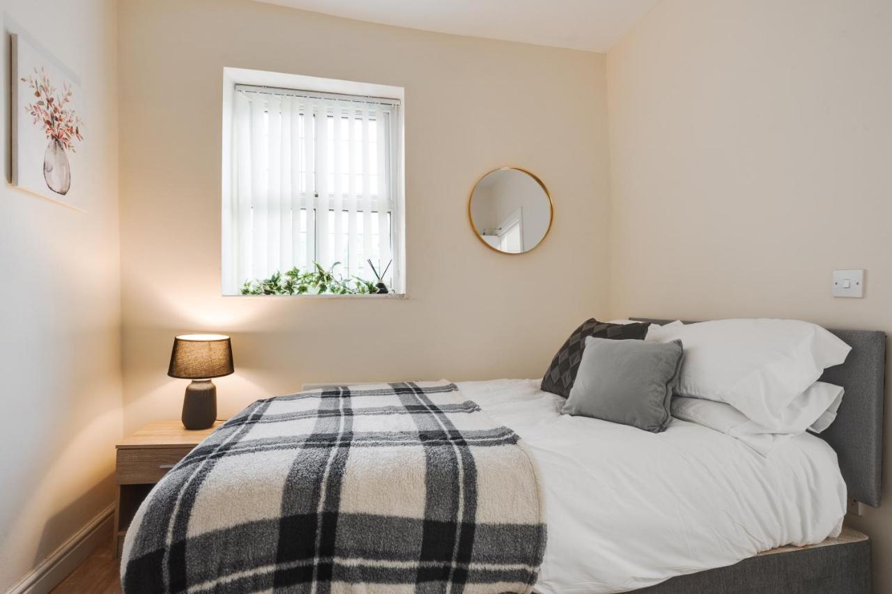 Huge 5bdrm Ensuite In Monthly Discounts Bu Hinkley Homes Short Lets & Serviced Accomodation Liverpool