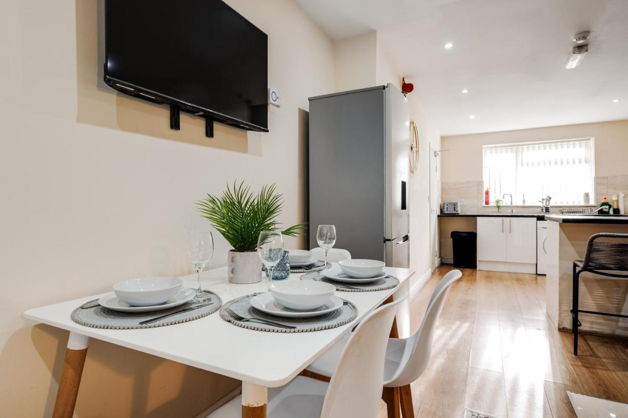 Huge 5bdrm Ensuite In Monthly Discounts Bu Hinkley Homes Short Lets & Serviced Accomodation Apartment *