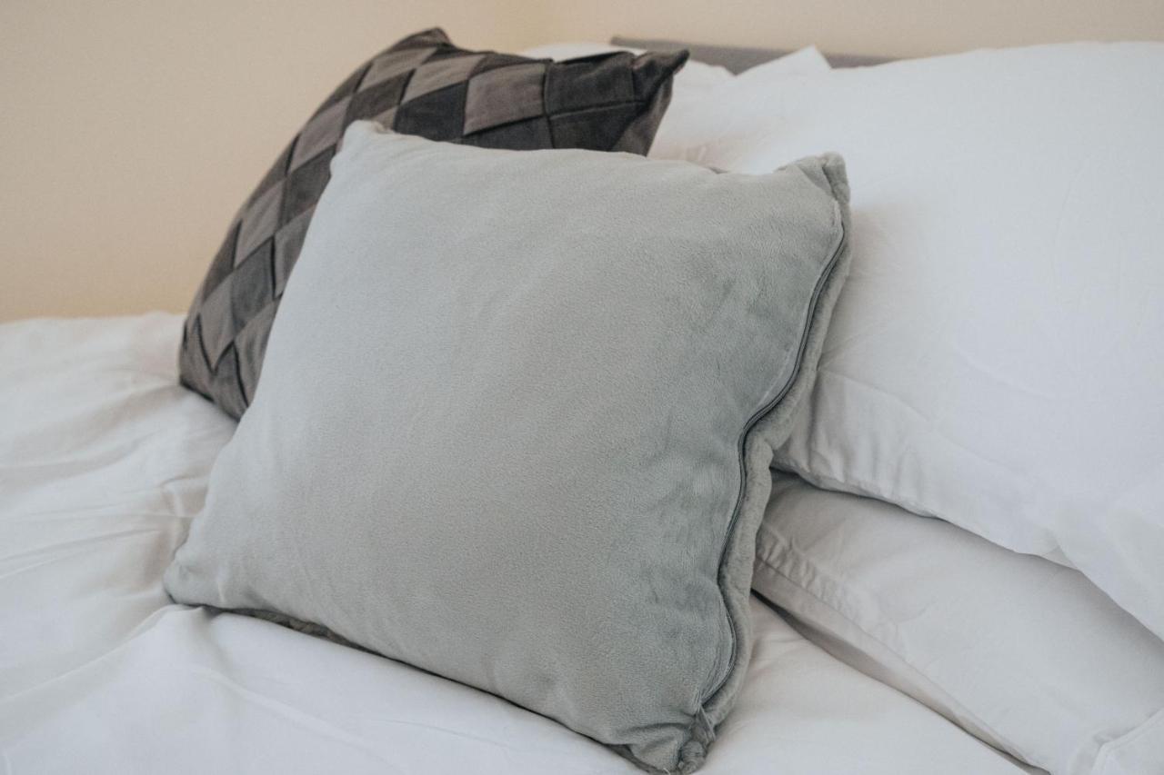 Huge 5bdrm Ensuite In Monthly Discounts Bu Hinkley Homes Short Lets & Serviced Accomodation * Liverpool